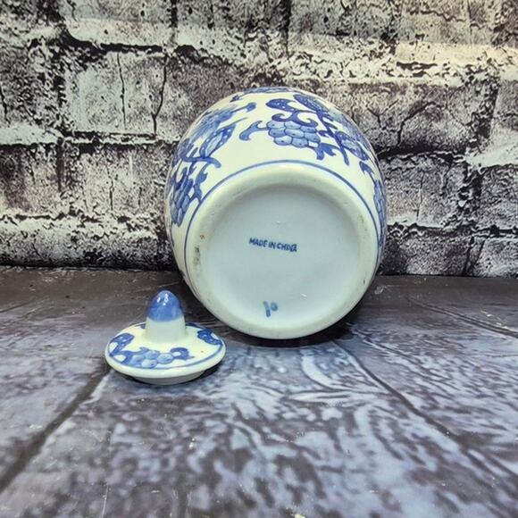 Vintage Chinese Blue and White Jar 1970's Decor - Picture 3 of 5